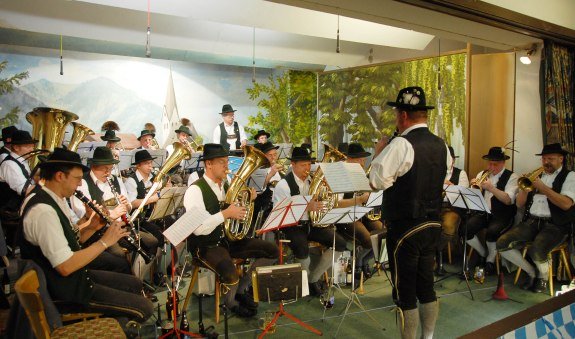 bayrischzell_blaskapelle_tracht_musik_2