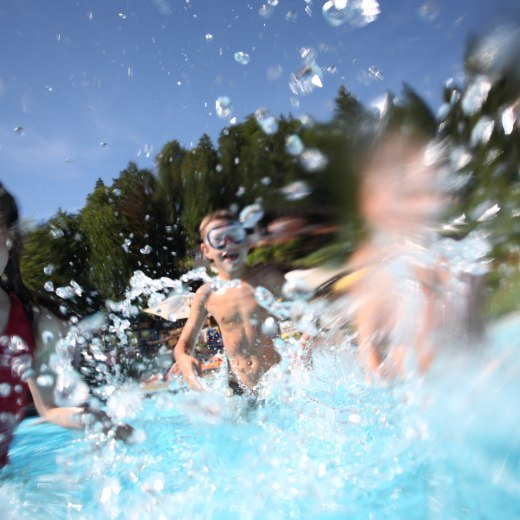 hh_bayrischzell_schwimmbad_sommer_baden_kinder-1
