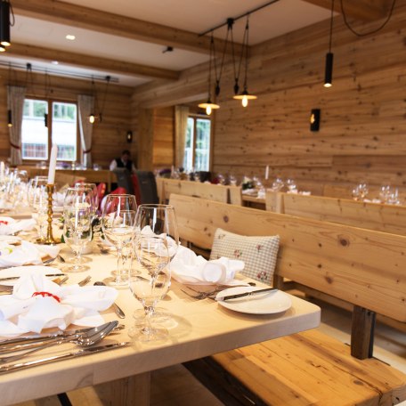 broesel-alm-festtafel