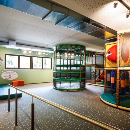 Kids Club mit Softplayanlage und Kletterwand, © im-web.de/ Tourist-Information Bayrischzell