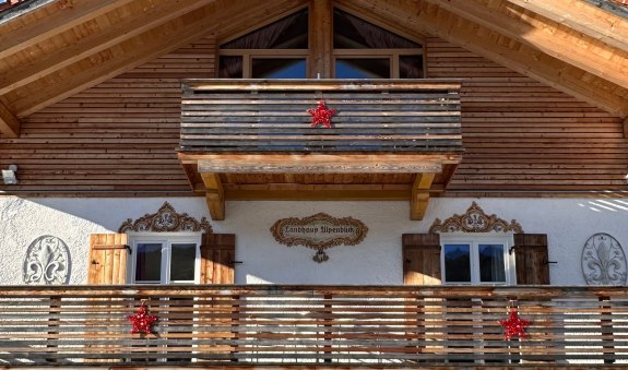 Außenansicht, © im-web.de/ Kur- und Tourist-Info Bayrischzell Außenansicht, © im-web.de/ Kur- und Tourist-Info Bayrischzell