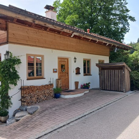 Eingangsbereich zu den beiden Ferienwohnungen Traudl und Bergfeld, &copy; im-web.de/ Kur- und Tourist-Info Bayrischzell