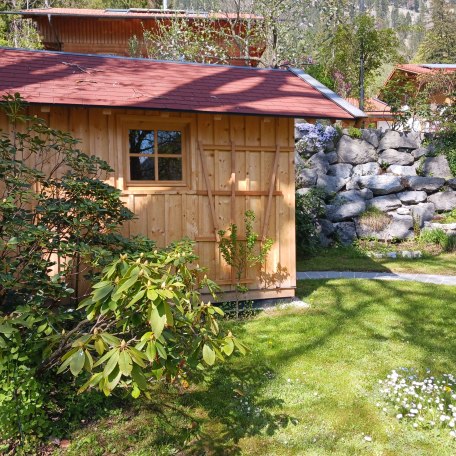 Gartenhaus mit Stromanschluss zum Laden Ihrer E-Bikes, &copy; im-web.de/ Kur- und Tourist-Info Bayrischzell