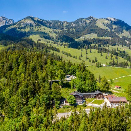 Berghotel Sudelfeld im Sommer - Alleinlage mitten im Bergparadies Sudelfeld - herum Almen und Wiesen, &copy; Berghotel Sudelfeld