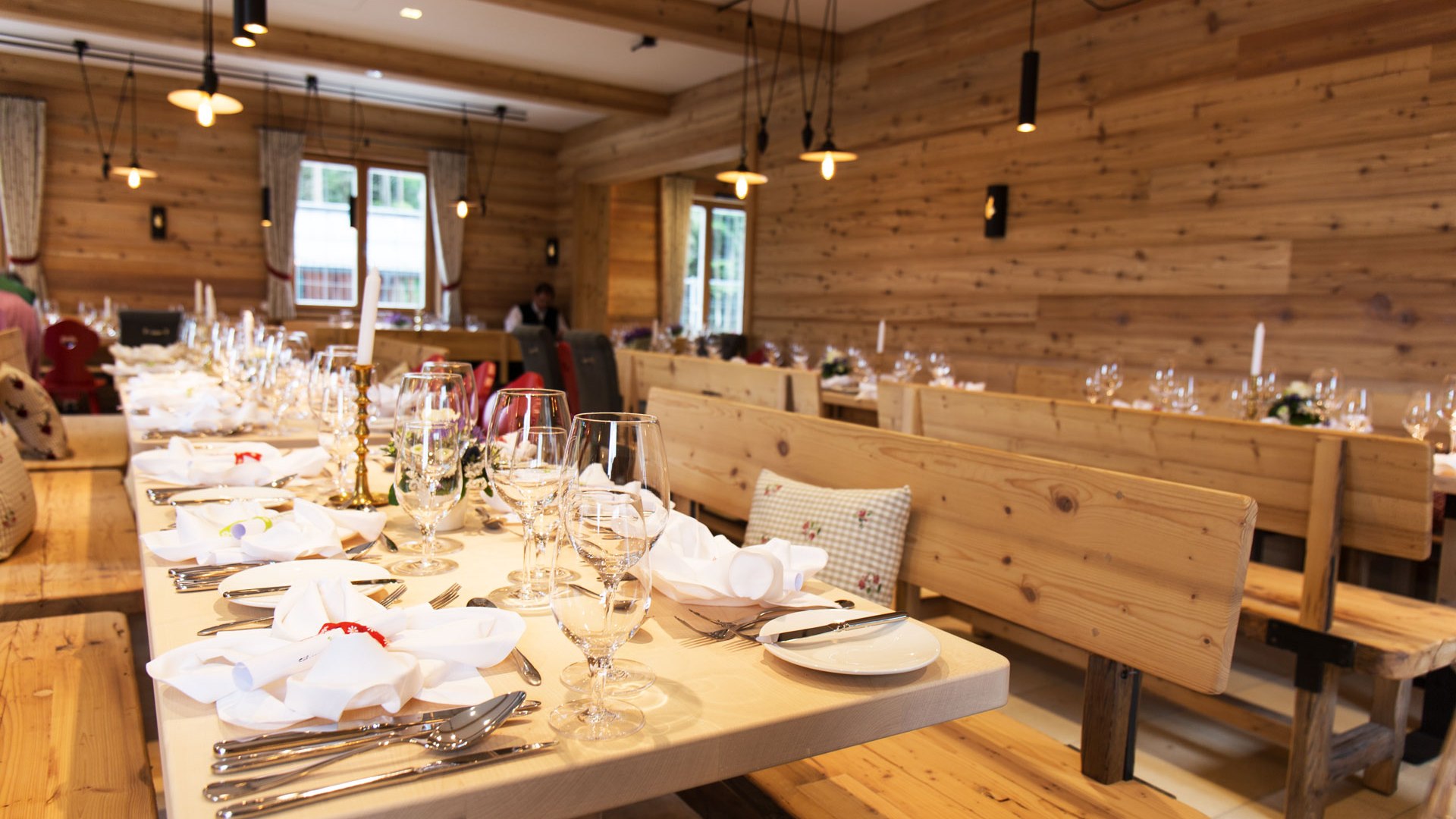 broesel-alm-festtafel