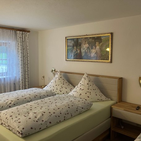 Dreibettzimmer, © im-web.de/ Kur- und Tourist-Info Bayrischzell