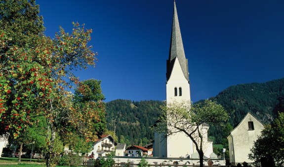 Kirche-Sommer.jpg Kirche-Sommer.jpg