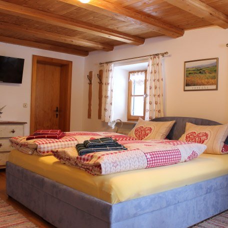 Schlafzimmer  Ferienwohnung Enzian, &copy; im-web.de/ Kur- und Tourist-Info Bayrischzell