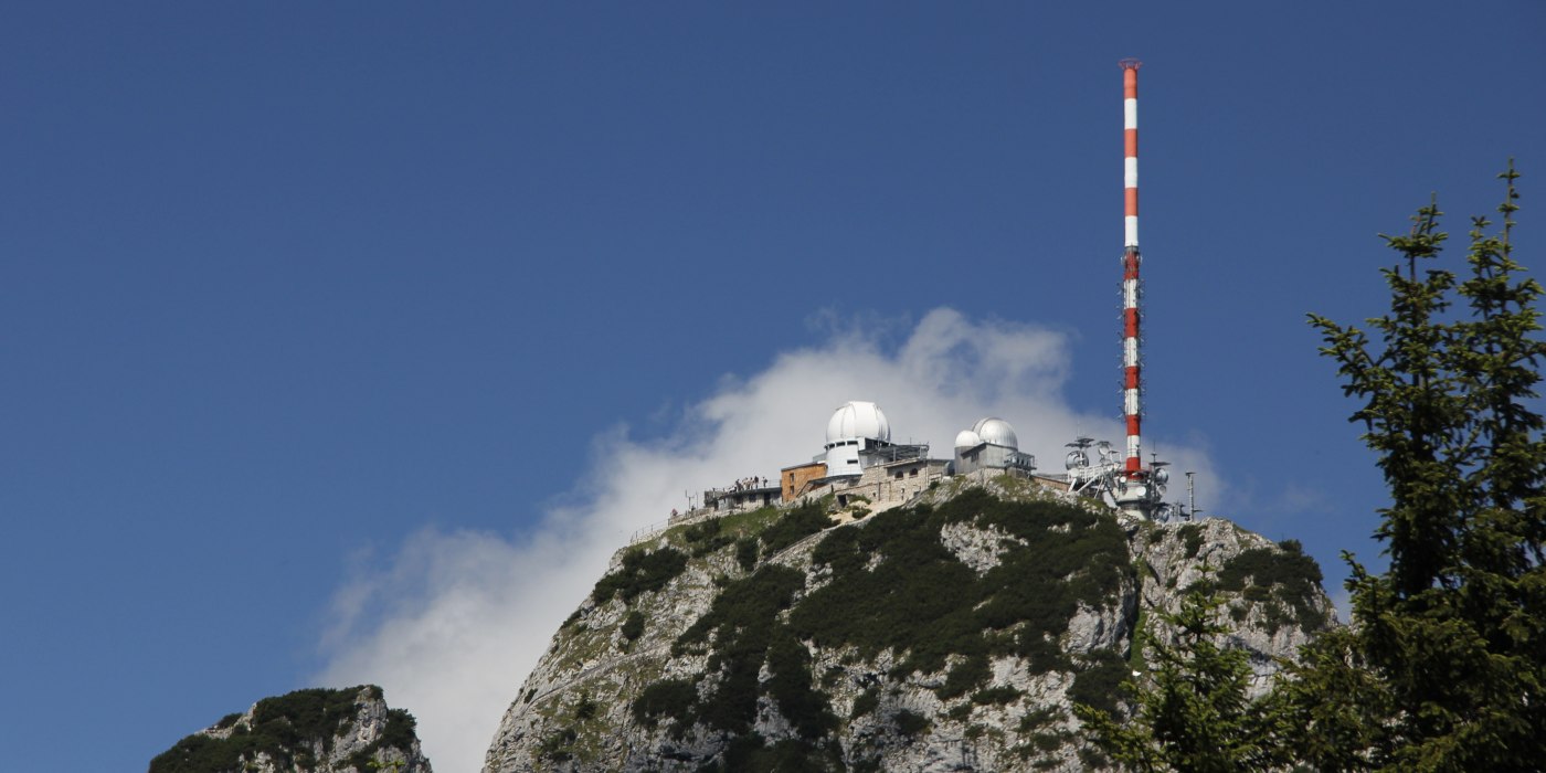Wendelsteingipfel mit Observatorium und Antenne Wendelsteingipfel mit Observatorium und Antenne