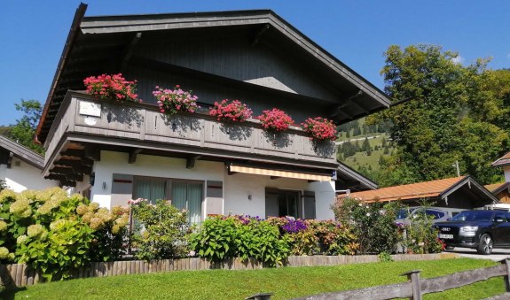 Haus im Sommer, © im-web.de/ Tourist-Information Bayrischzell